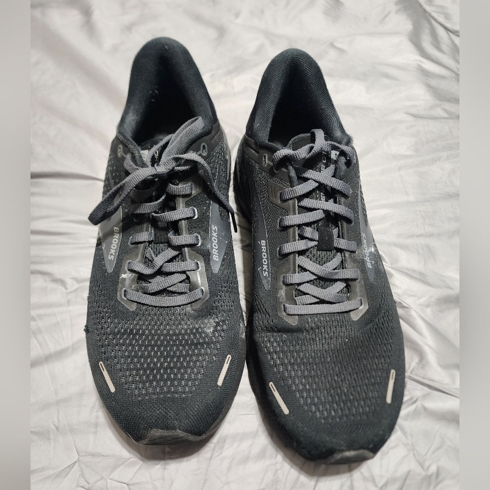 Brooks black shoes. GUC. Men's 12. TTS